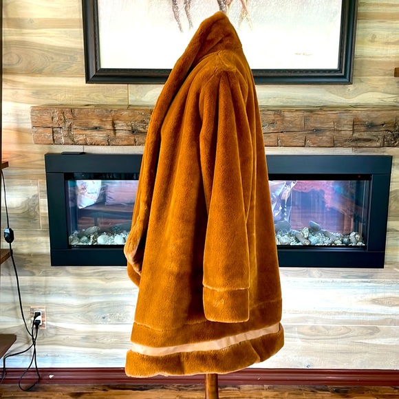Fashion faux fur brown coat. Size M - Picture 4 of 7